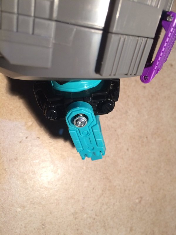 Titans Return Trypticon Hip Joint Modification Guide   Don't Break Tryp's Hips 04 (4 of 28)